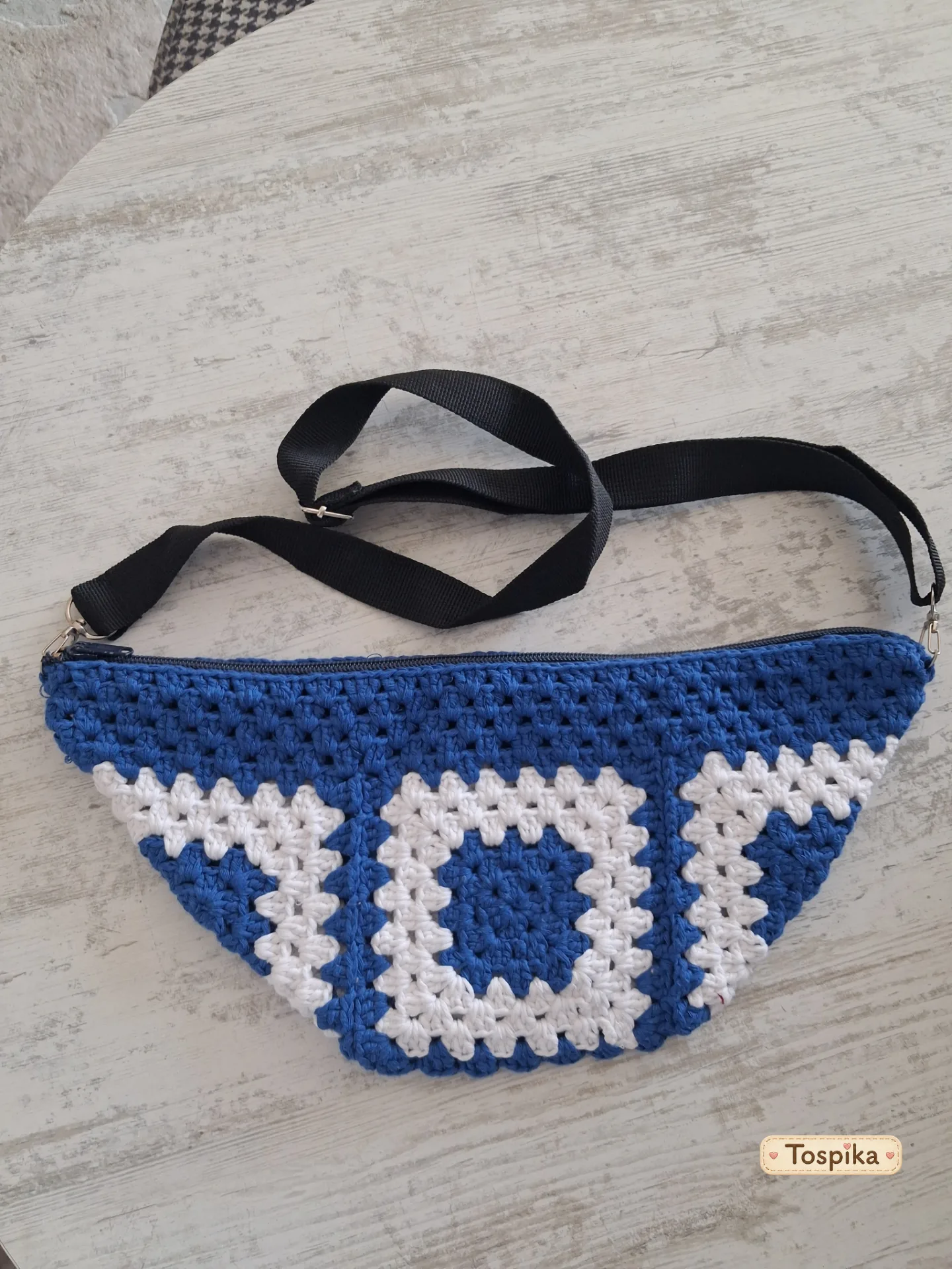 13 cm lik 4 adet motif yapıp birleştiriyoruz. Eni 35 cm boyu 16 cm dir