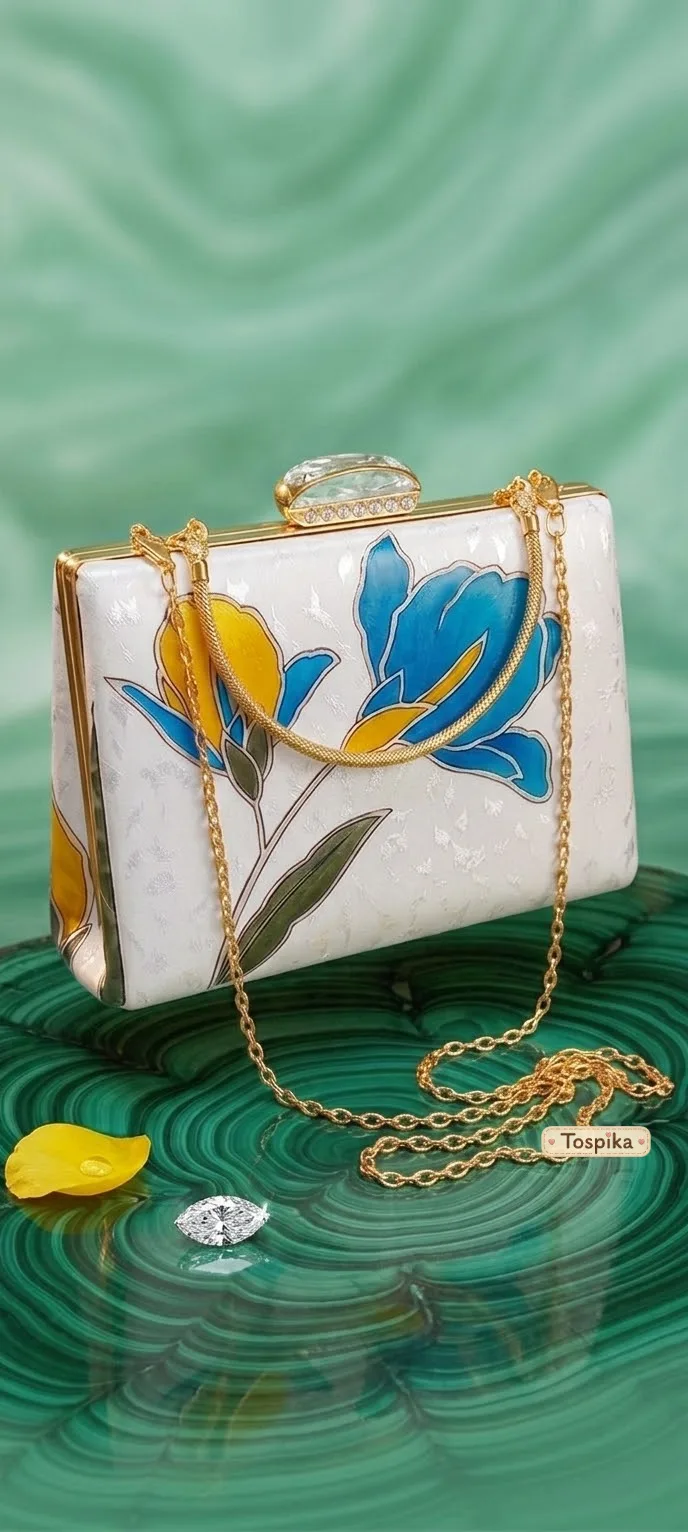 Elegante Abend-Clutch mit Blumenmuster und Schmucksteinen – mit goldfarbener Kette